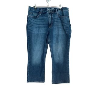 Lee Women’s Regular Fit Capri Mid Rise